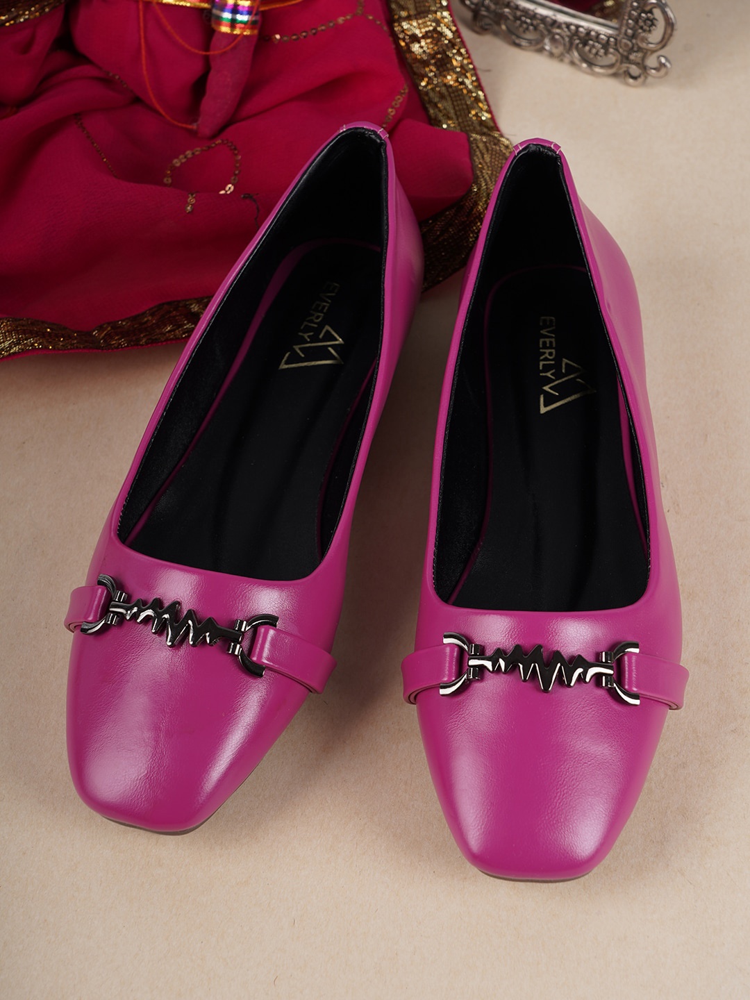 

EVERLY Women Magenta Ballerinas Flats