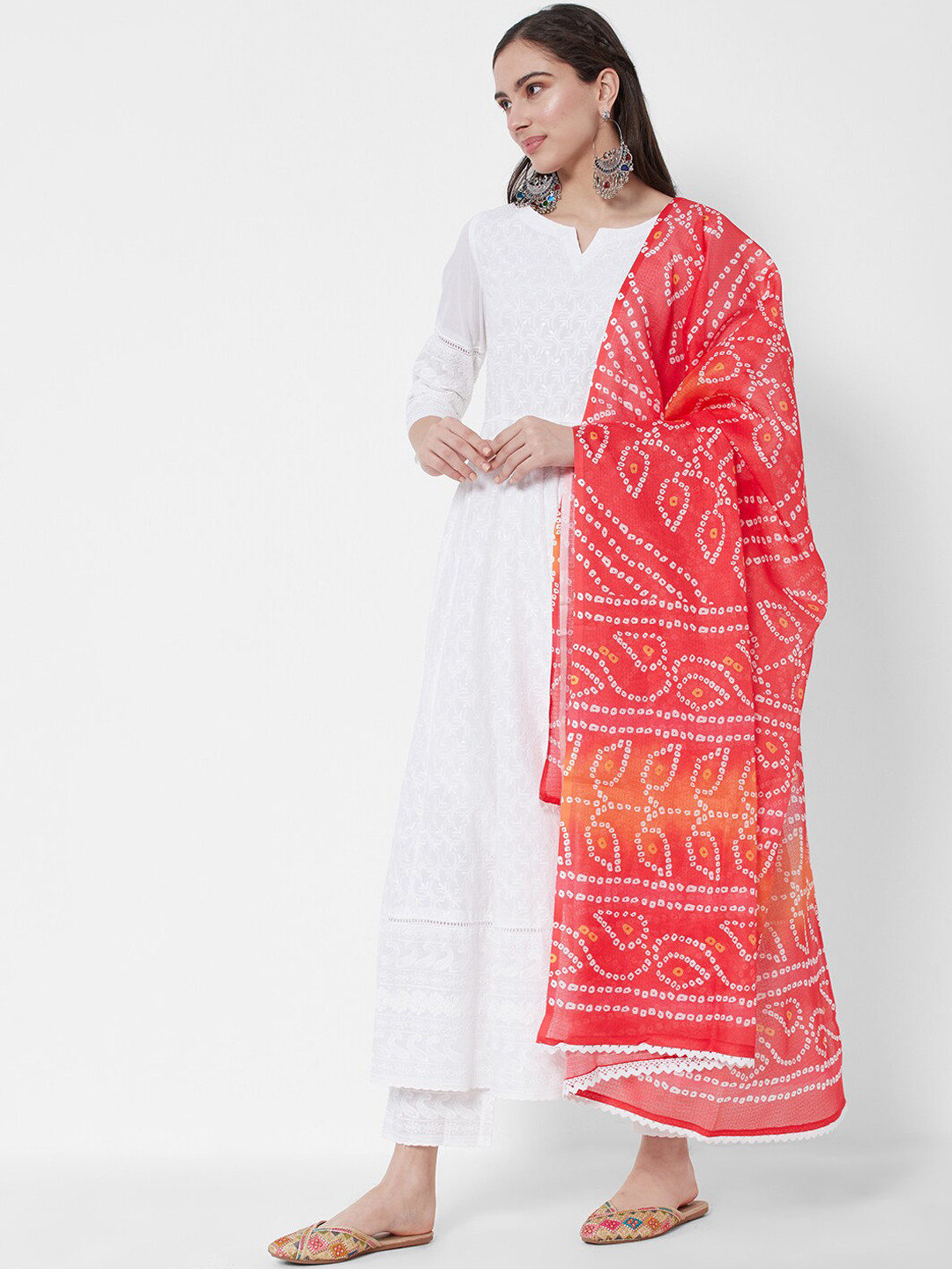 

HEEPOSH Women White Ethnic Motifs Embroidered Thread Work Pure Cotton Kurta with Trousers & With Dupatta