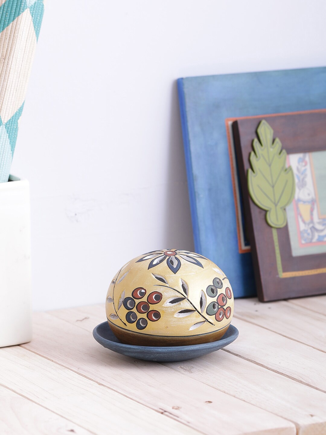 

VarEesha Gold-Toned Terracotta Round Tea Light Diya Lantern Lamp