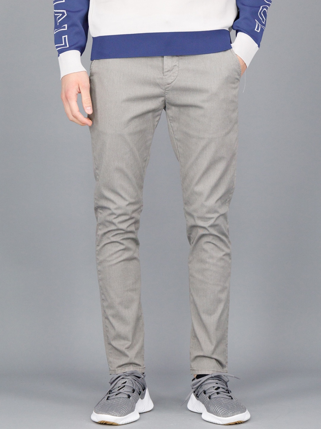 

FREESOUL Men Grey Solid Chinos Trousers