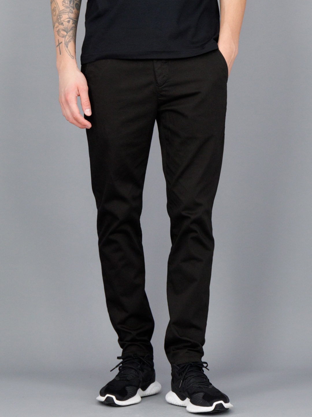 

FREESOUL Men Black Solid Trousers