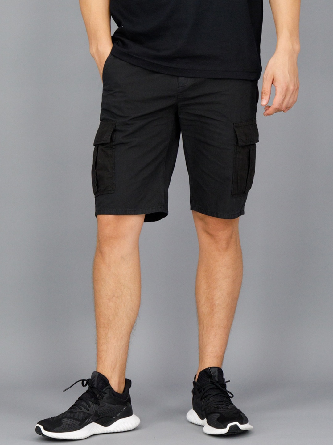 

FREESOUL Men Black Cargo Shorts