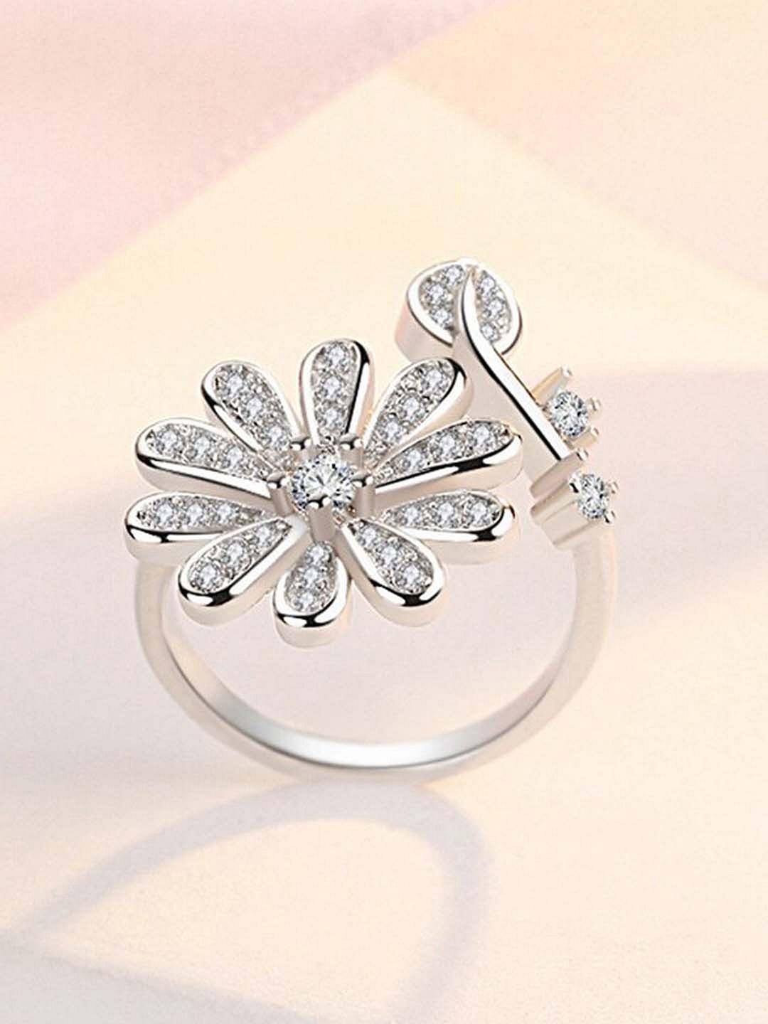 

UNIVERSITY TRENDZ Women Silver-Plated Floral Stainless Steel Ring