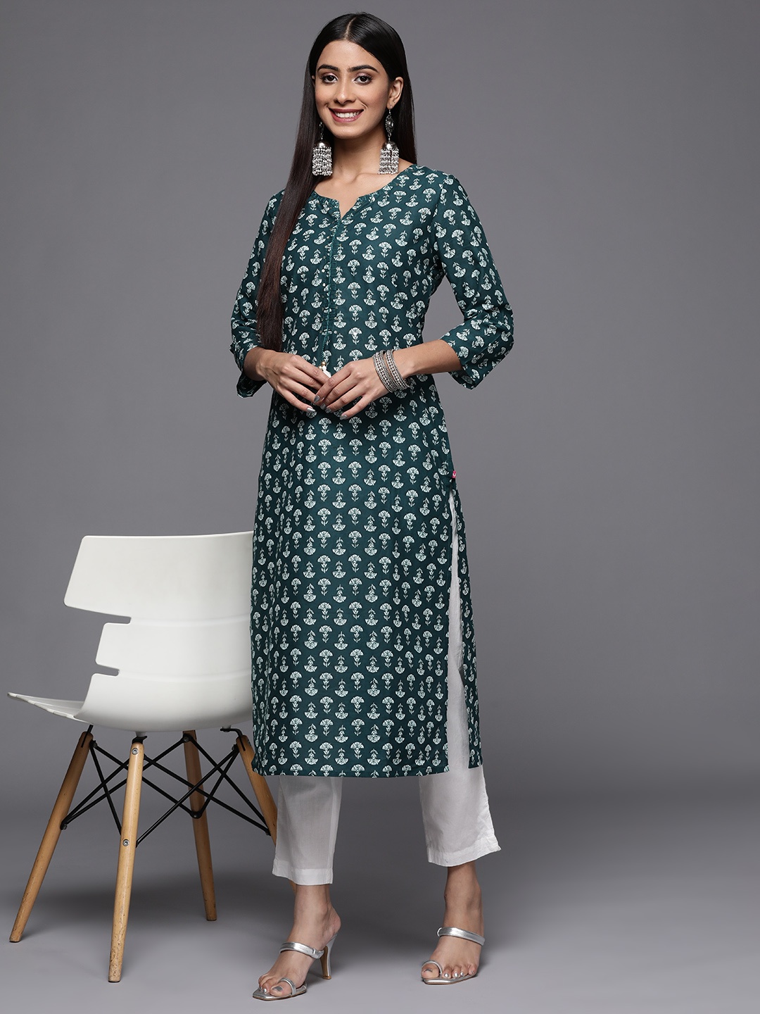 

Varanga Women Green & White Floral Screen Printed Cotton Straight Kurta