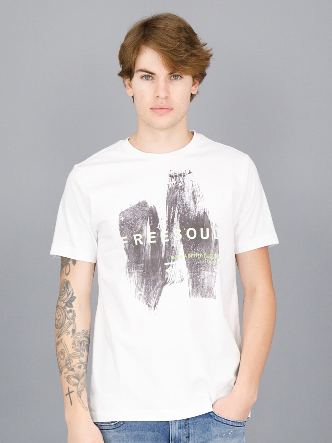 

FREESOUL Men White Typography Printed Pure Cotton Round Neck Short Sleeves T-shirt