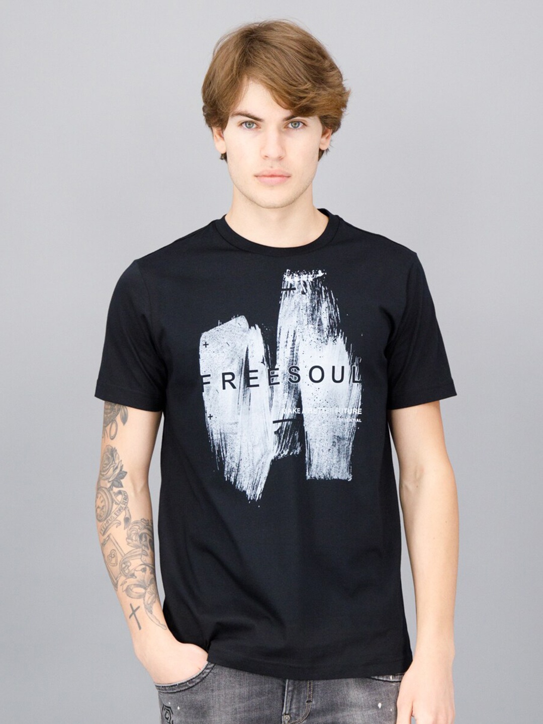 

FREESOUL Men Black Typography Pure Cotton Printed Round Neck Short Sleeves T-shirt