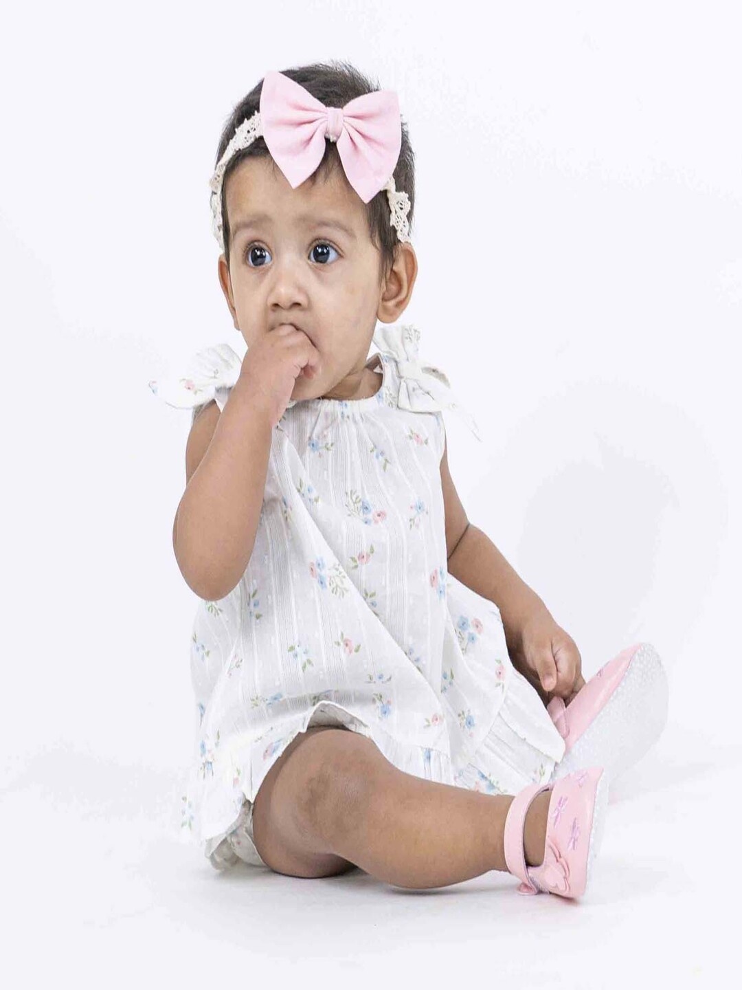 

haus & kinder Kids Girls White & Blue Floral Cross over back peplum frock and bloomers set