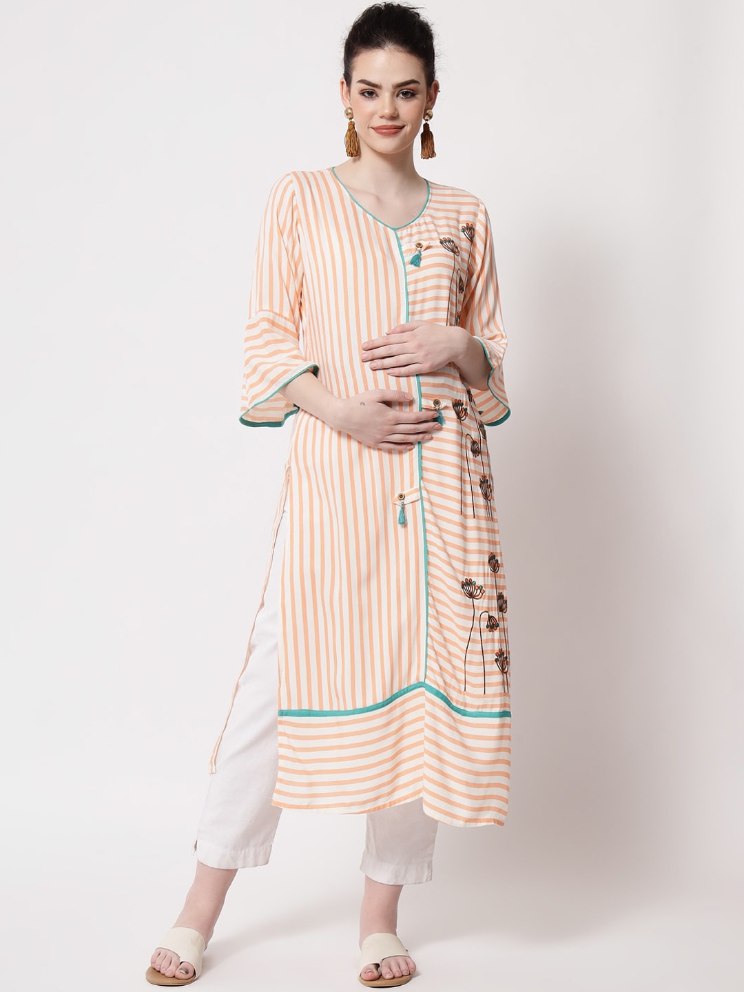 

Aujjessa Women Off White Printed Flared Sleeves Thread Work Maternity Kurta