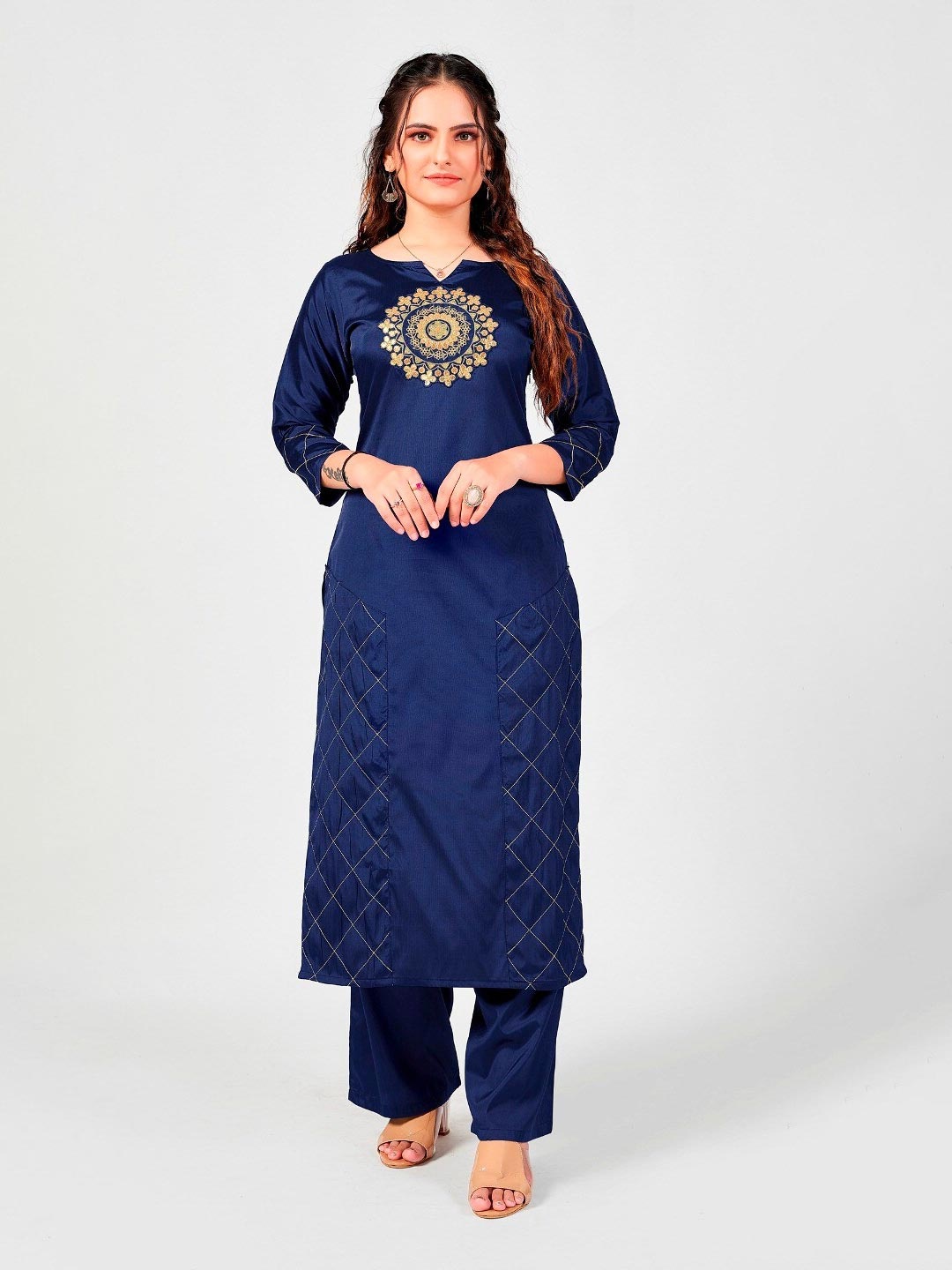 

APNISHA Women Navy Blue Floral Embroidered Kurta