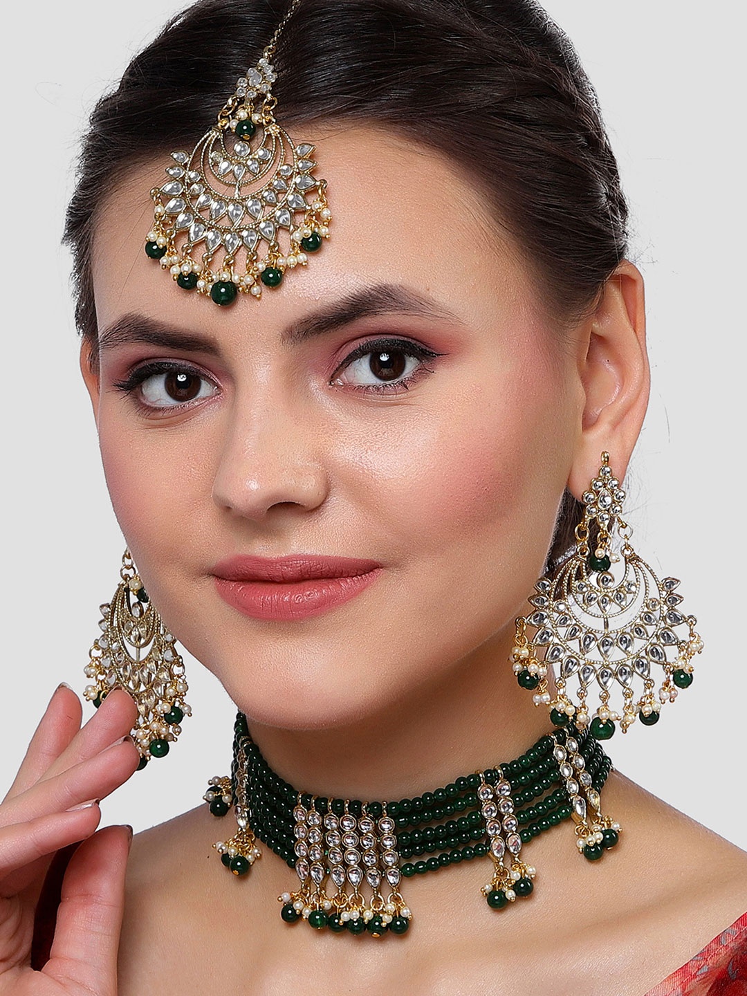 

KARATCART Gold-Plated White & Green Kundan-Studded Beaded Jewellery Set