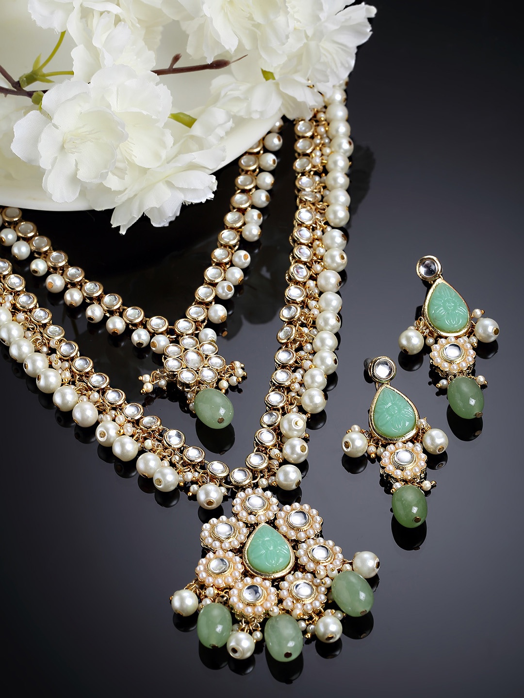 

KARATCART Gold-Plated White & Lime Green Kundan-Studded Beaded Jewellery Set