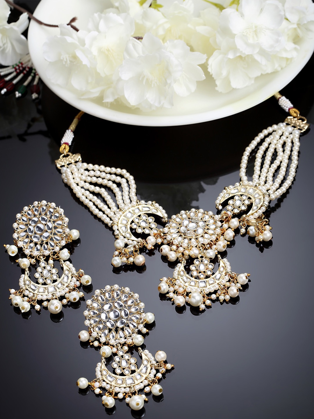 

KARATCART Gold-Plated Kundan-Studded & Beaded Jewellery Set