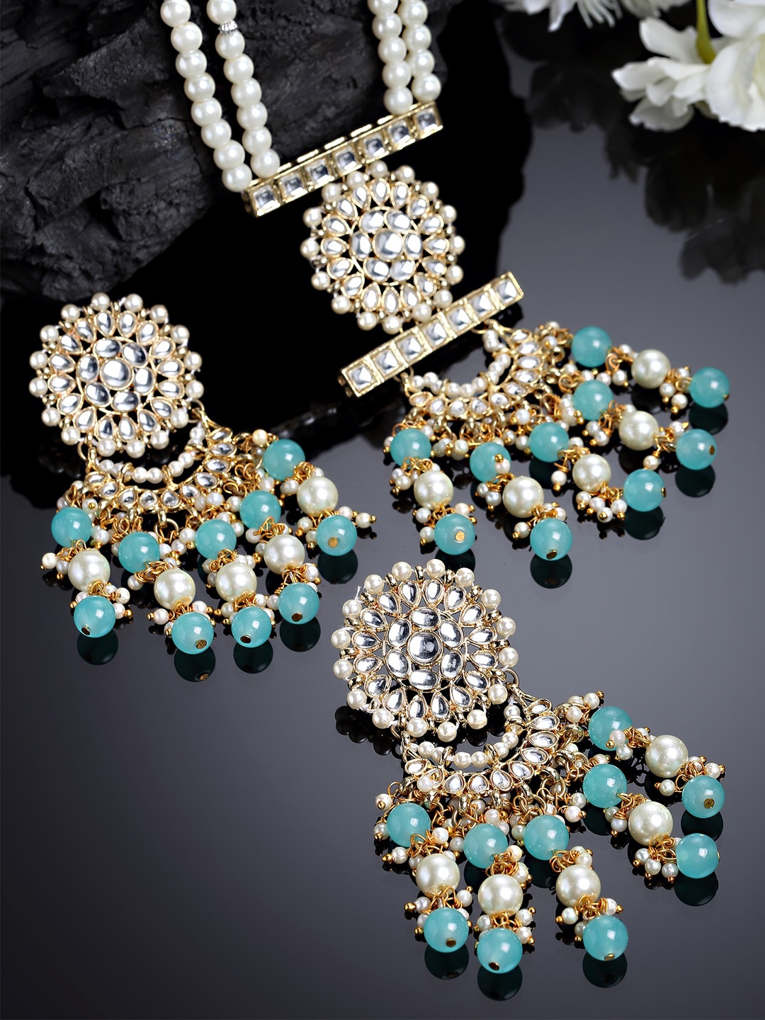 

KARATCART Gold-Plated White & Blue Kundan-Studded Beaded Jewellery Set