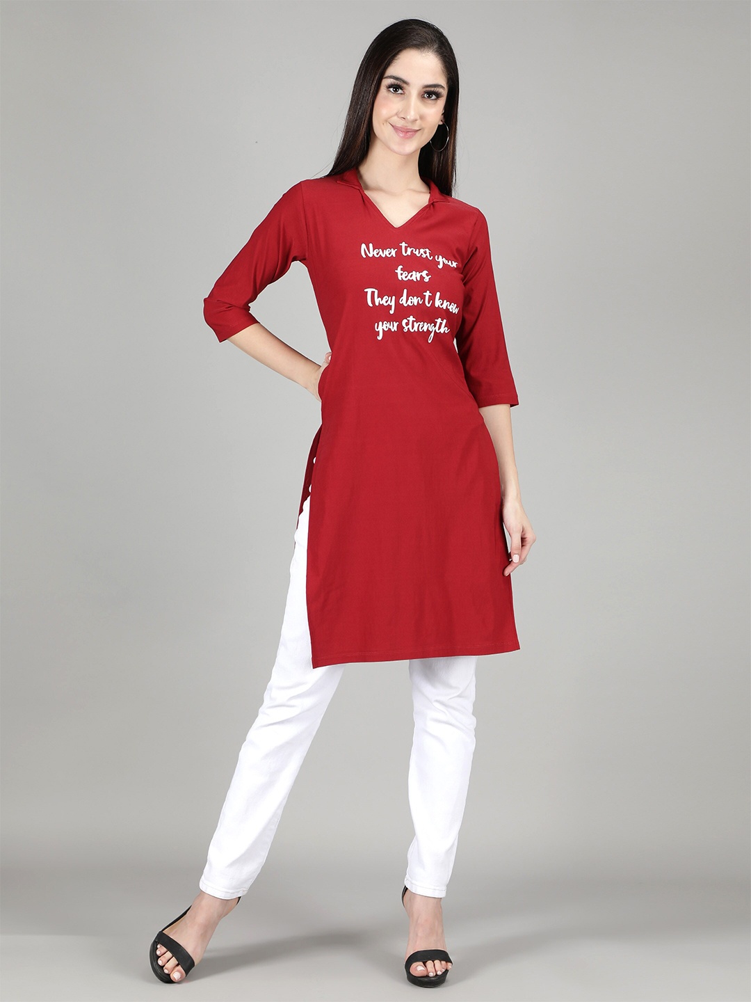 

Sonex Gold Women Maroon Solid V-Neck Kurti