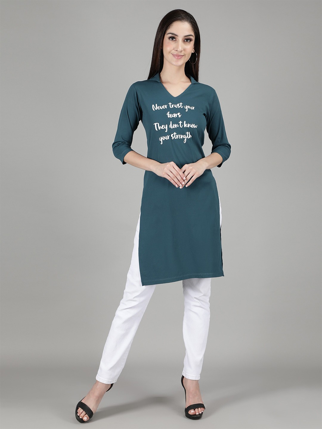 

Sonex Gold Women Blue Solid V-Neck Kurti