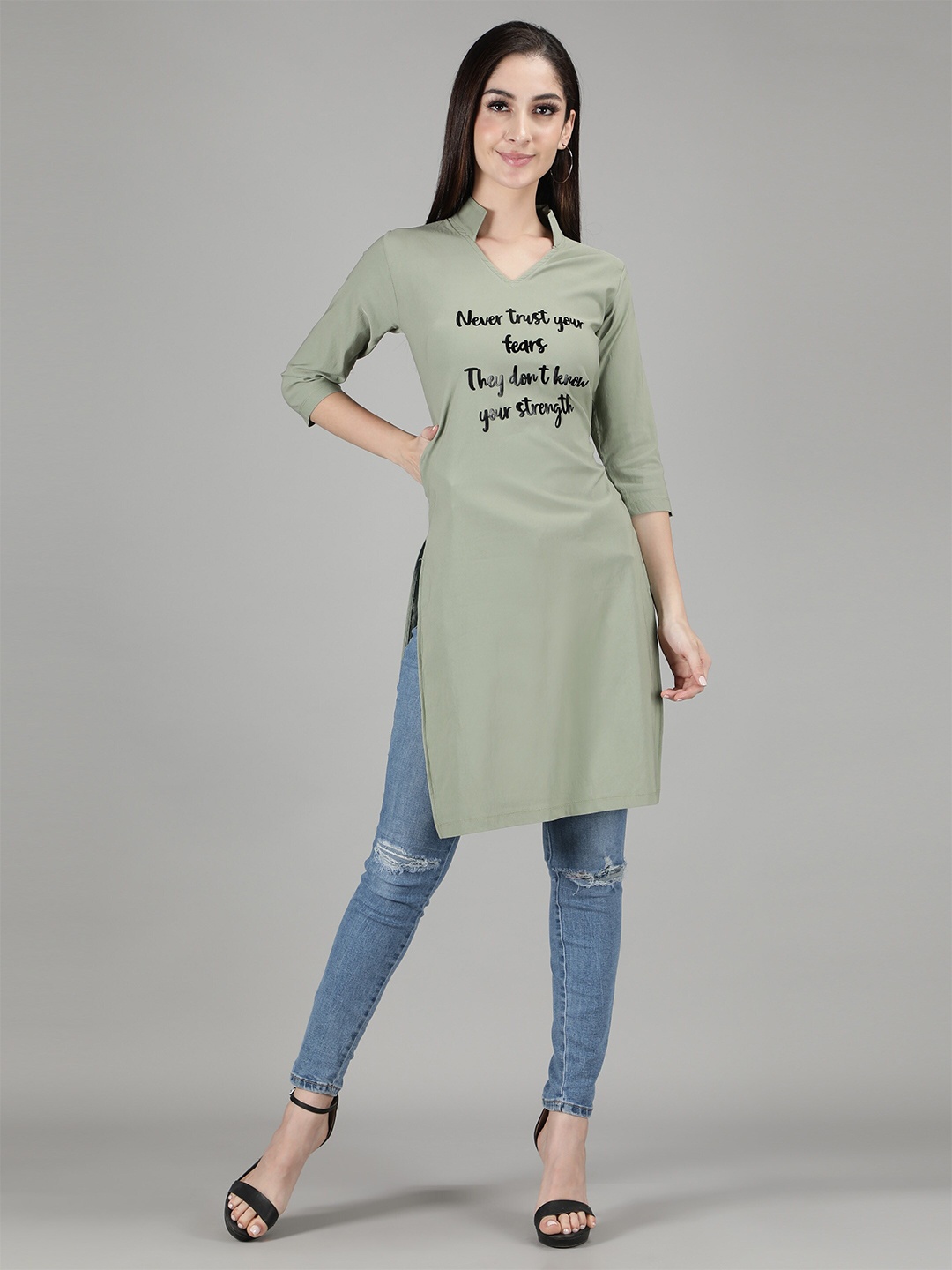 

Sonex Gold Women Olive Green Solid V-Neck Kurti