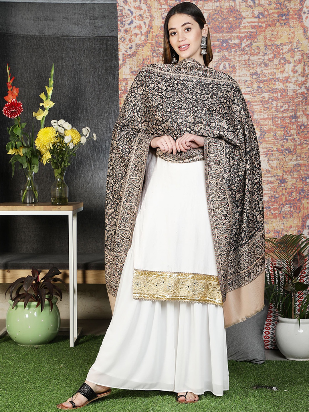 

Moda Chales Women Brown & Beige Paisley Printed Shawl