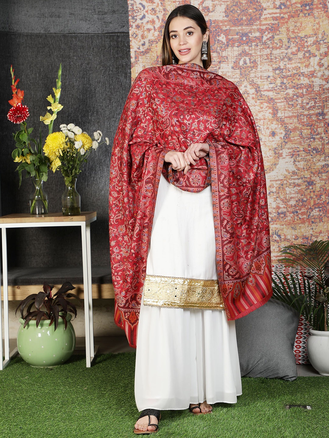 

Moda Chales Women Red Paisley Woven Woolen Shawl