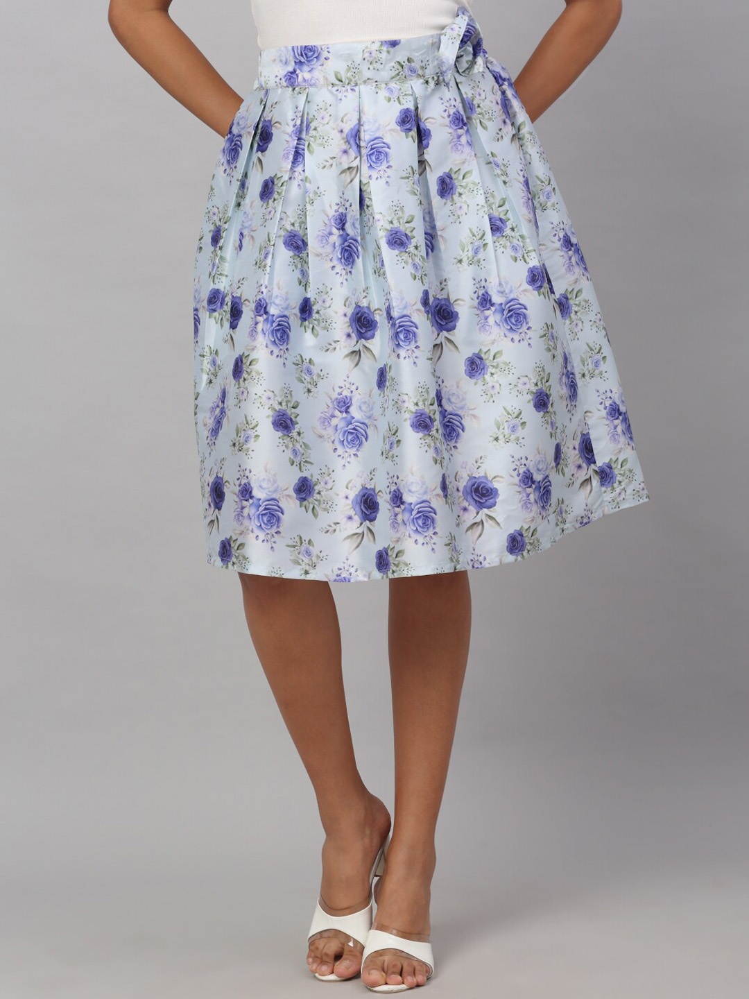 

NEUDIS Women Blue & White Floral Printed Flared Skirt