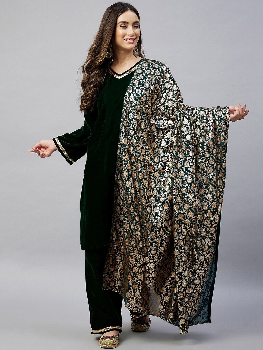 

InWeave Women Green Solid Velvet Straight Kurta with Palazzos & With Dupatta