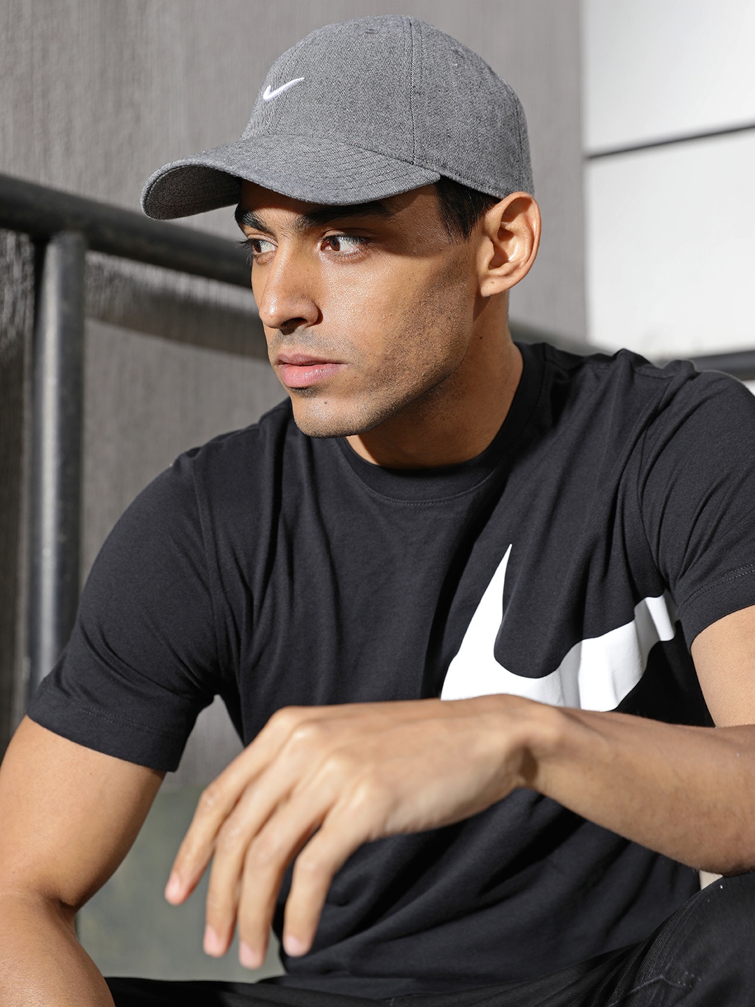 

Nike Unisex Grey Solid Baseball Cap