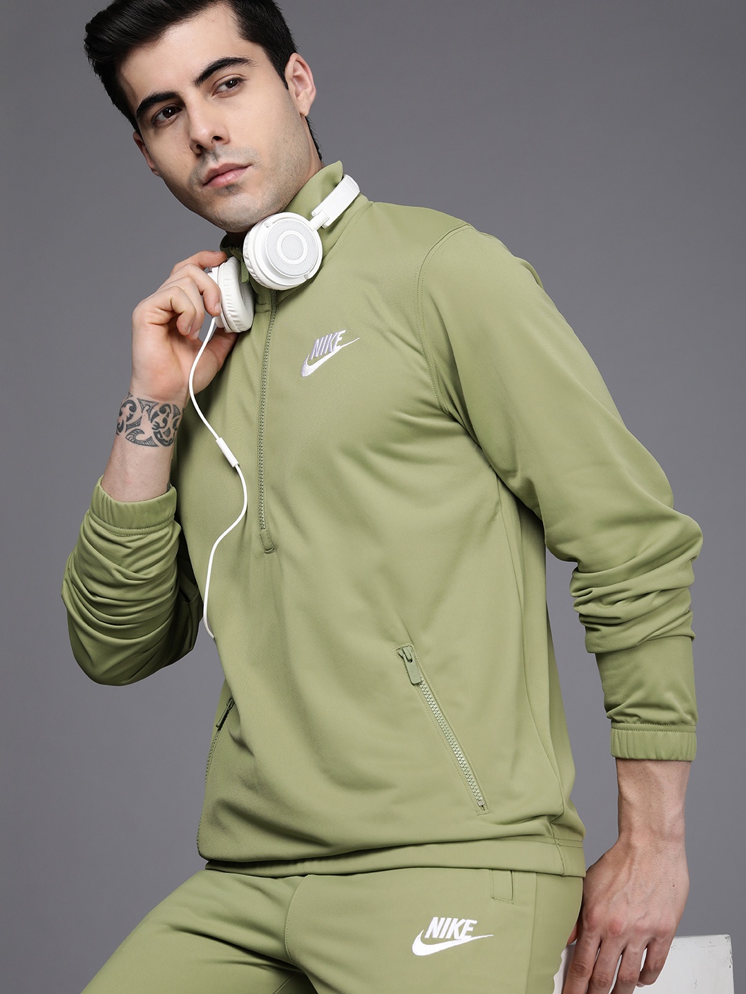

Nike Men Sport Essentials Brand Logo Embroidered Club Track Suit, Green
