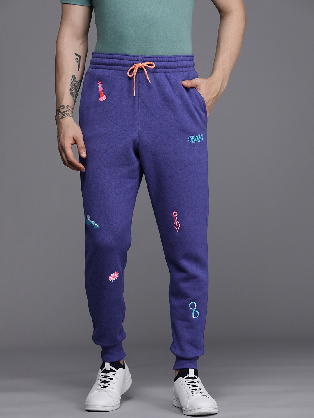 

Nike Men Embroidered AS LJ FLEECE Joggers, Blue