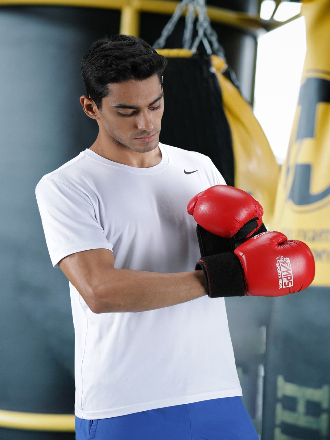 

Nike Men White Brand Logo Detailed Solid Dri-FIT T-shirt