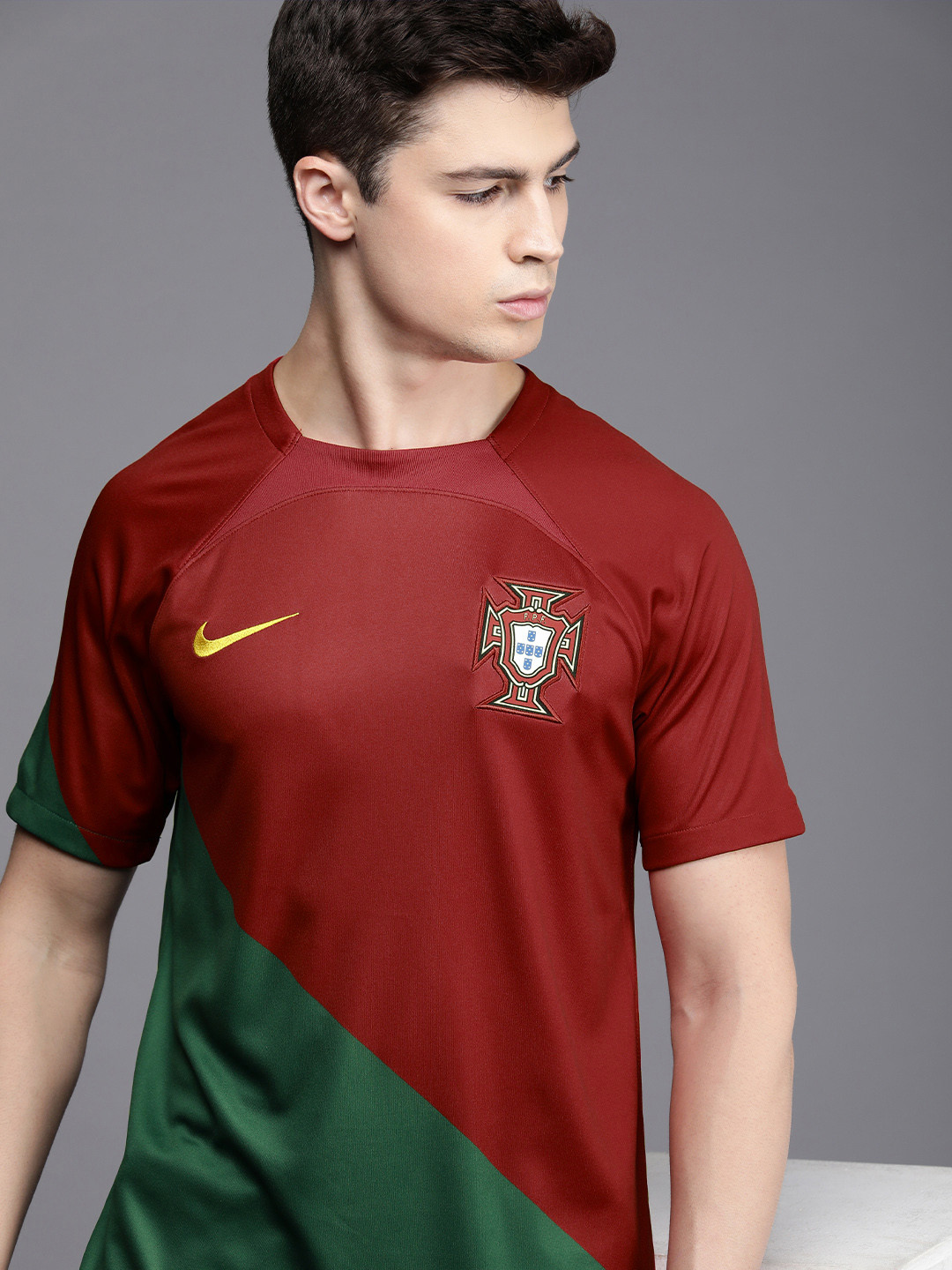 

Nike Men Red & Green Colourblocked Dri-FIT STAD FPF Football Jersey T-shirt