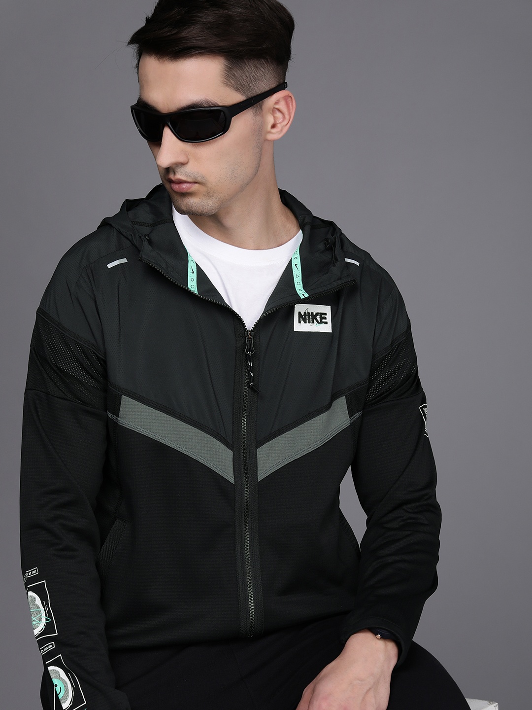 

Nike Men AS WINDRNNER DYE Sporty Jacket, Black