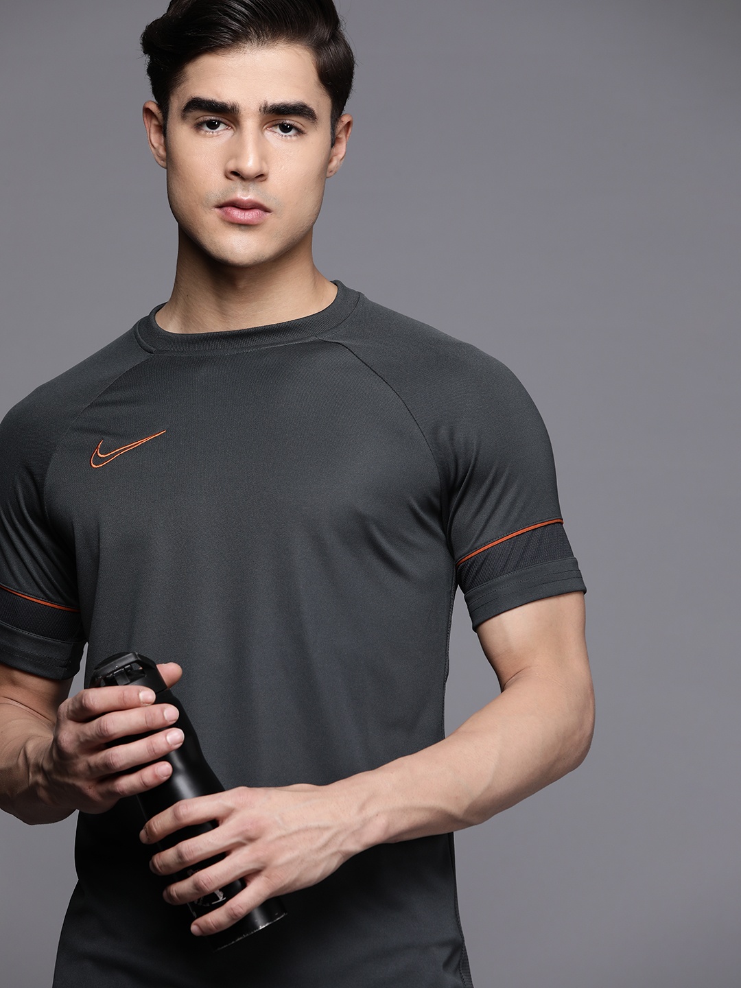 

Nike Men AS M NK DF T-shirt, Charcoal