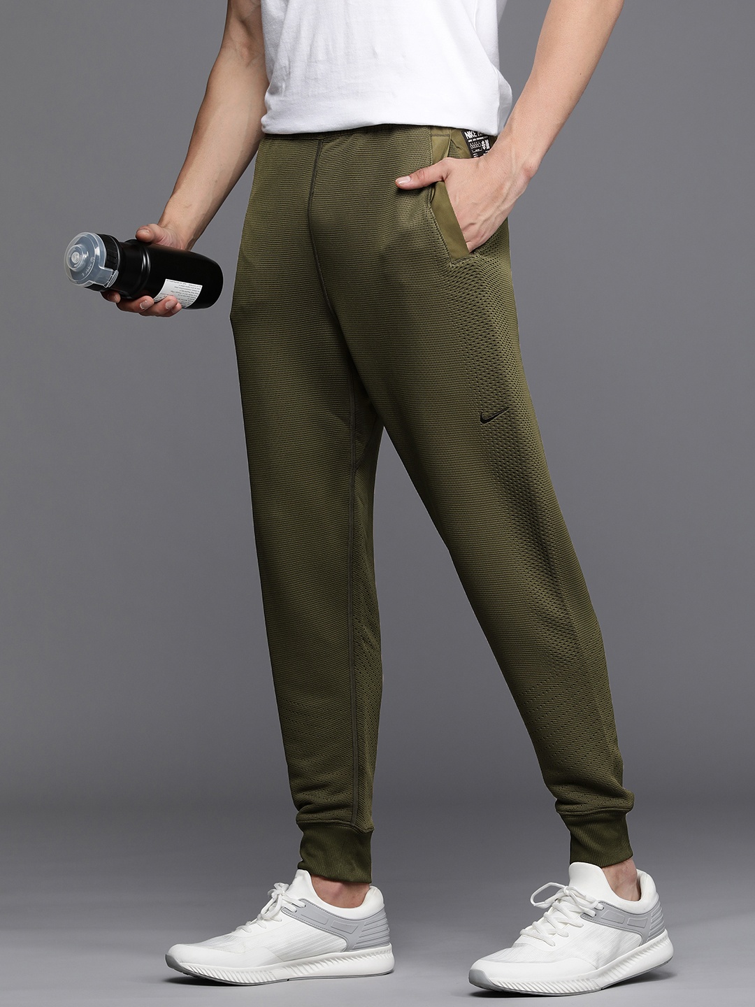 

Nike Men Olive Green Solid Therma-FIT ADV A.P.S. Fleece Fitness Joggers Pants