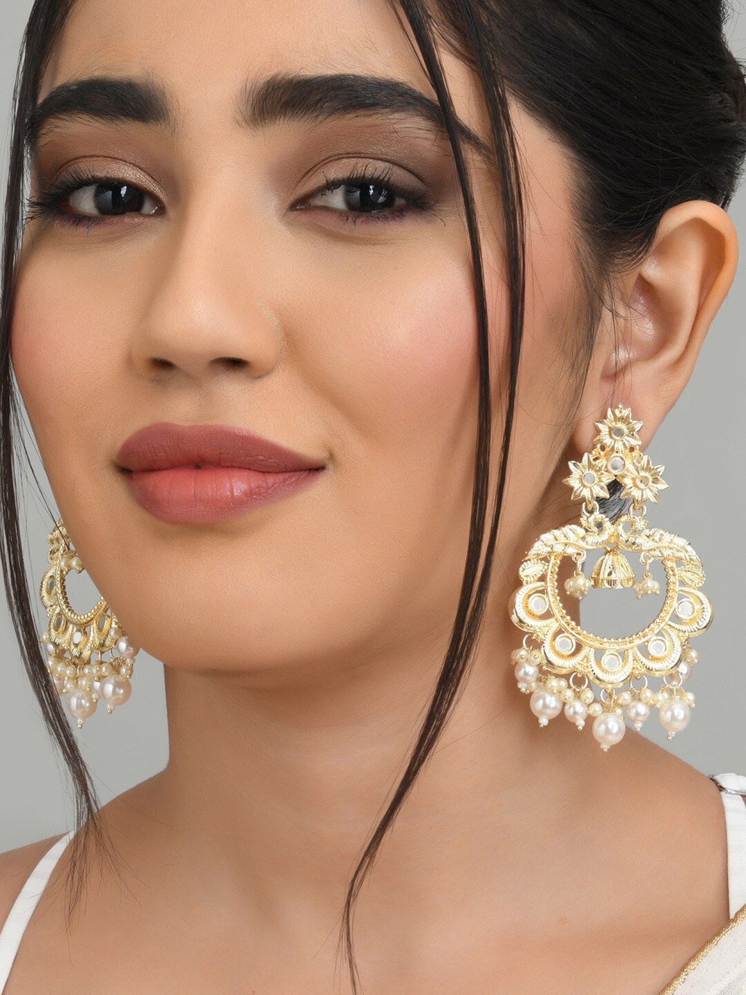 

Fida White Contemporary Drop Earrings