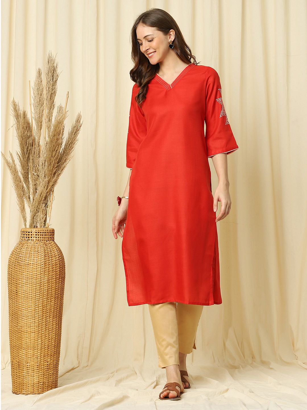 

Indifusion Women Red Flared Sleeves Thread Work Chanderi Silk Kurta