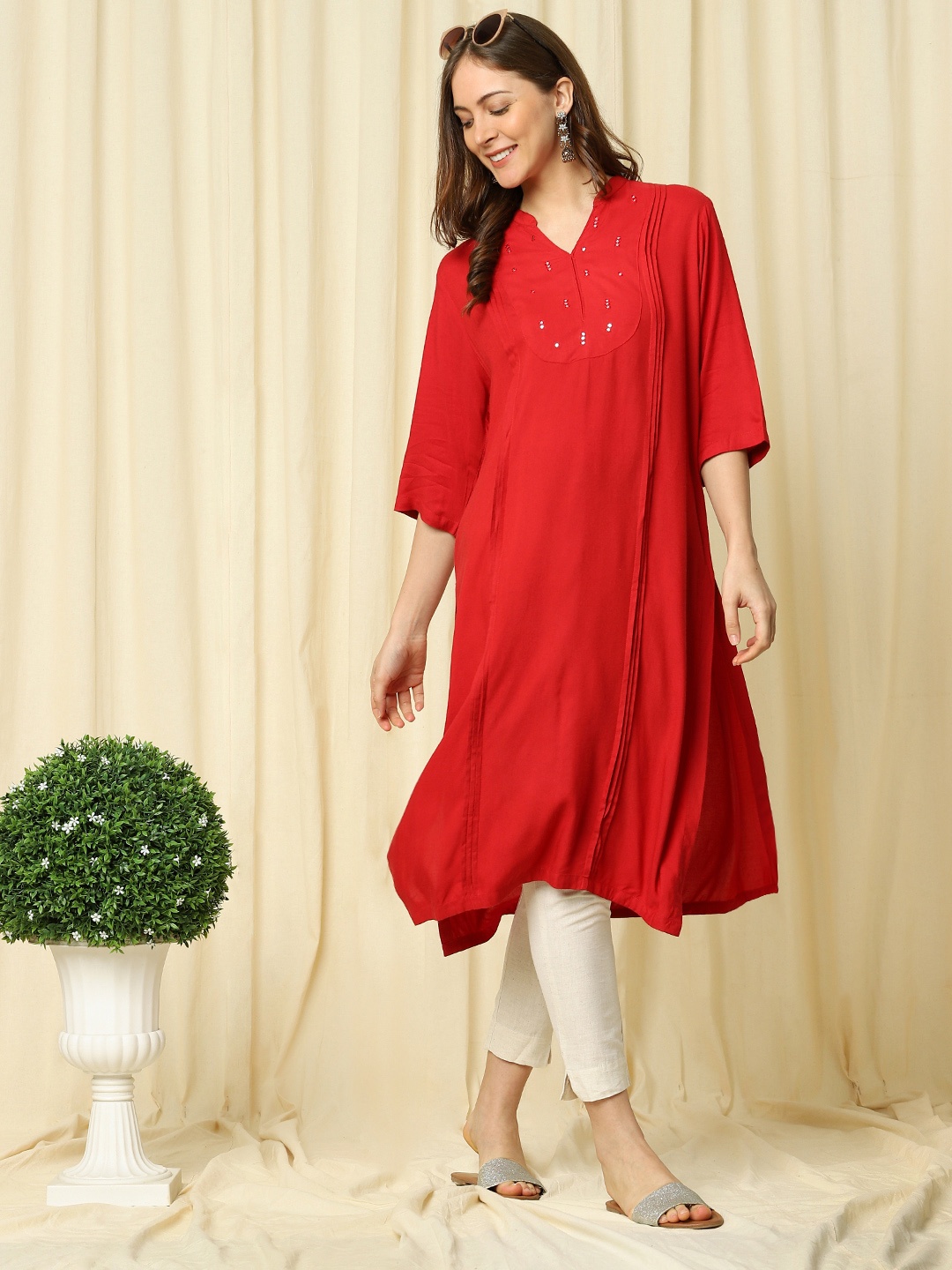 

Indifusion Women Red Mandarin Collar Chanderi Silk Kurta