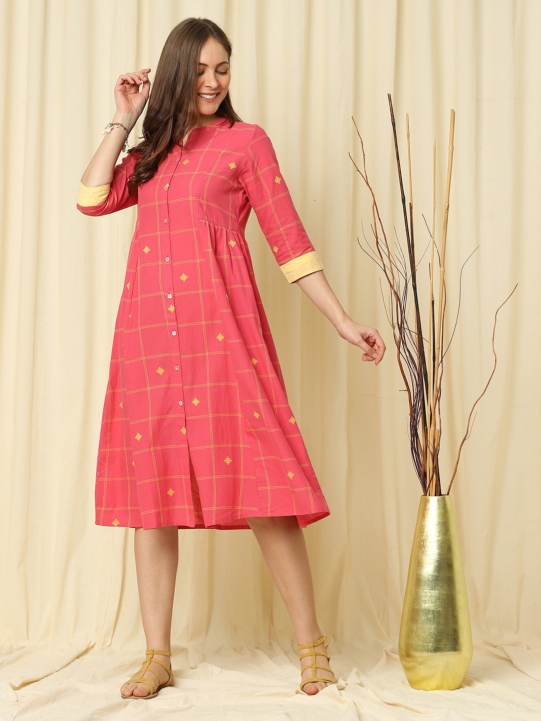 

Indifusion Women Pink Checked Printed Chanderi Silk Kurta
