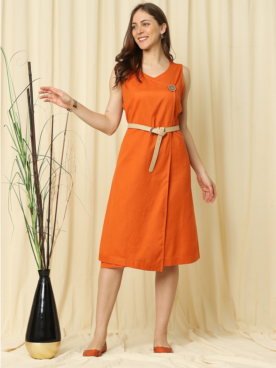 

Indifusion Women Orange V-Neck Chanderi Silk Kurta