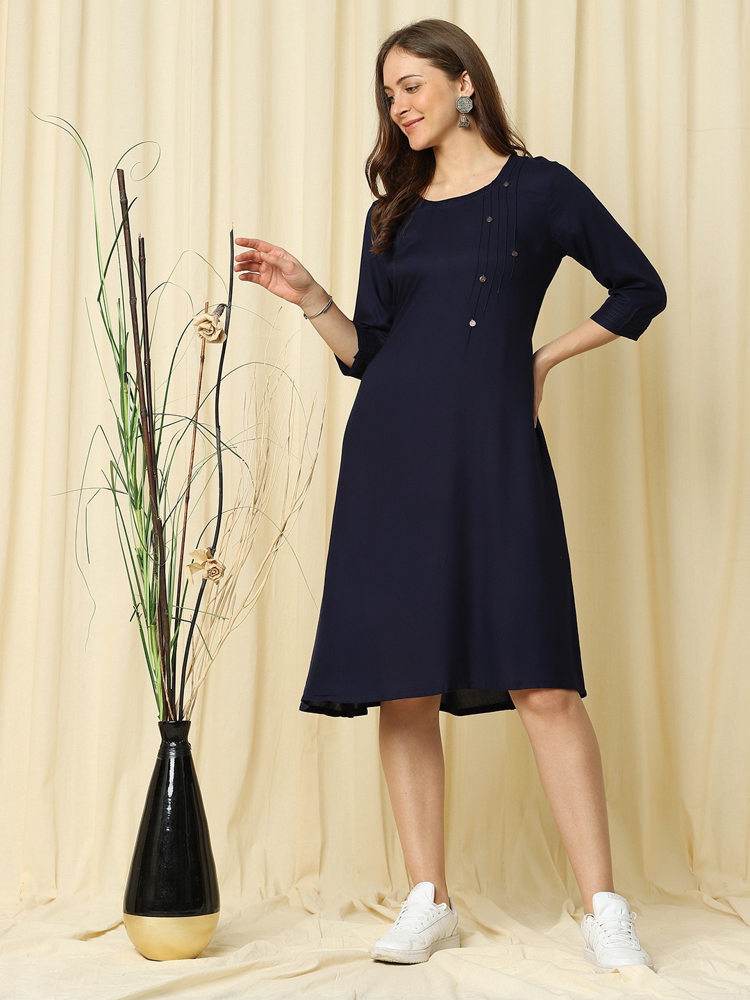 

Indifusion Women Blue Round Neck Chanderi Silk Kurta, Navy blue