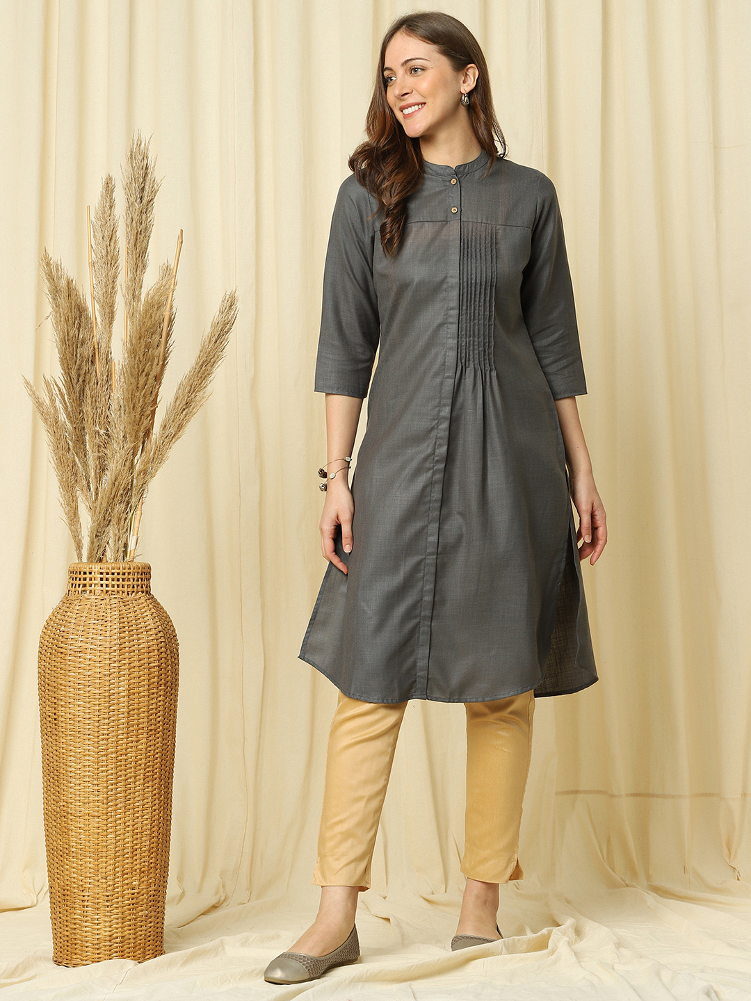 

Indifusion Women Grey Thread Work Chanderi Silk Kurta