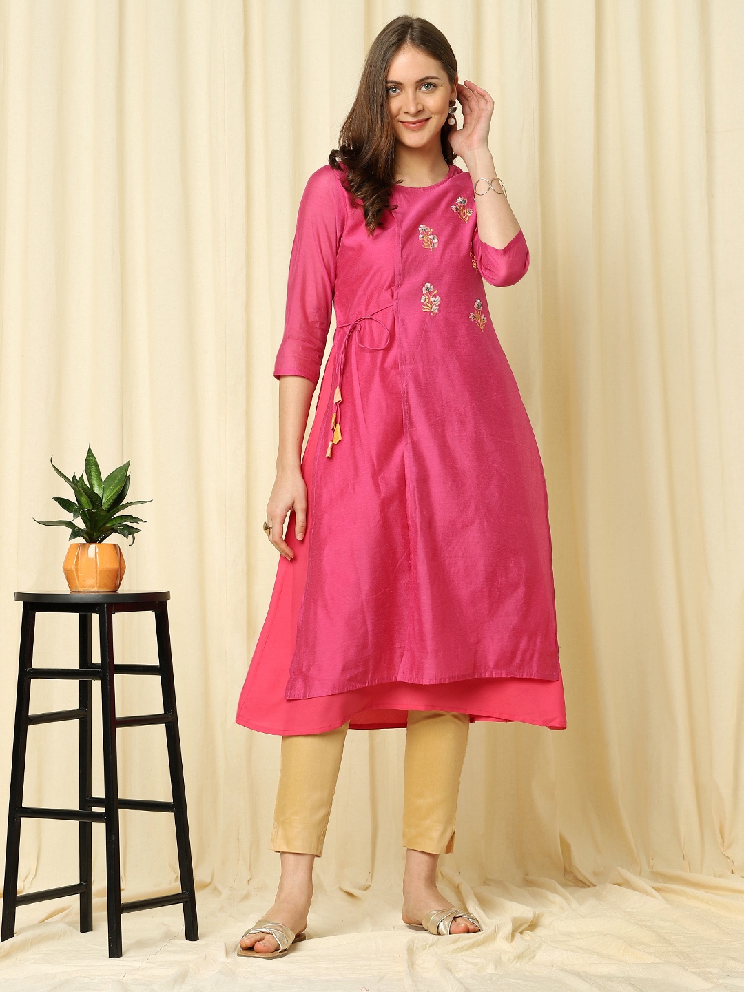 

Indifusion Women Pink Chanderi Silk Kurta