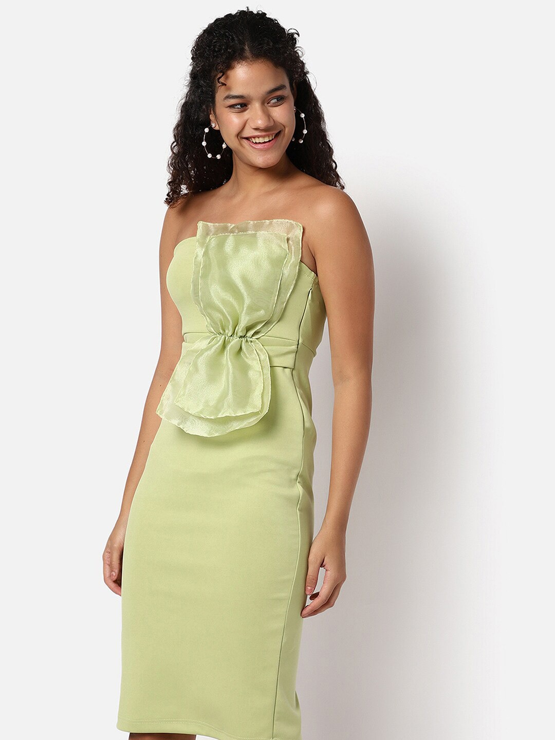 

Campus Sutra Women Green Solid Off-Shoulder Sheath Dress