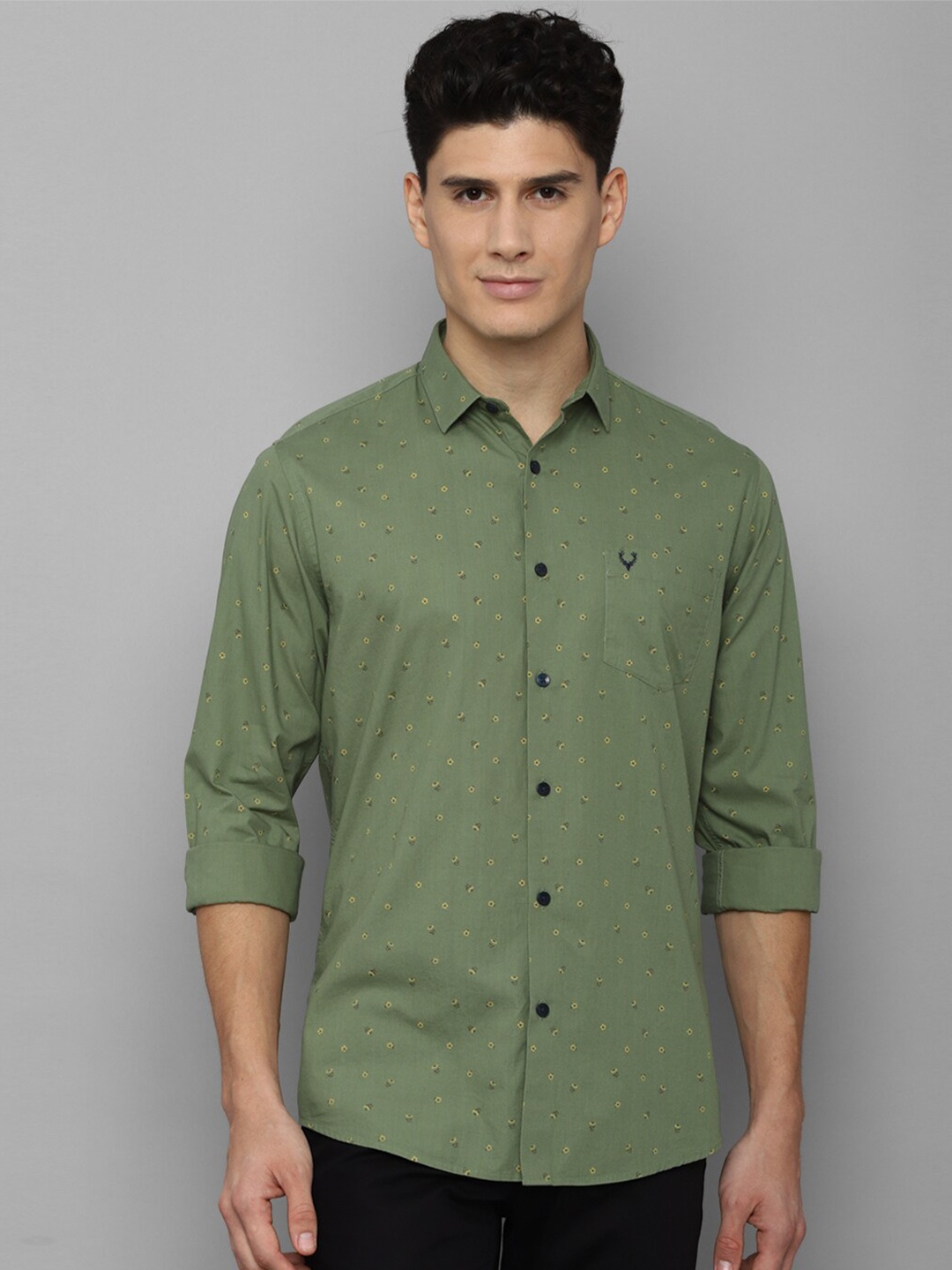 

Allen Solly Men Green Floral Printed Pure Cotton Casual Shirt