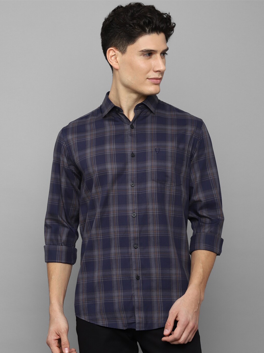 

Allen Solly Men Navy Blue & Grey Checked Pure Cotton Casual Shirt