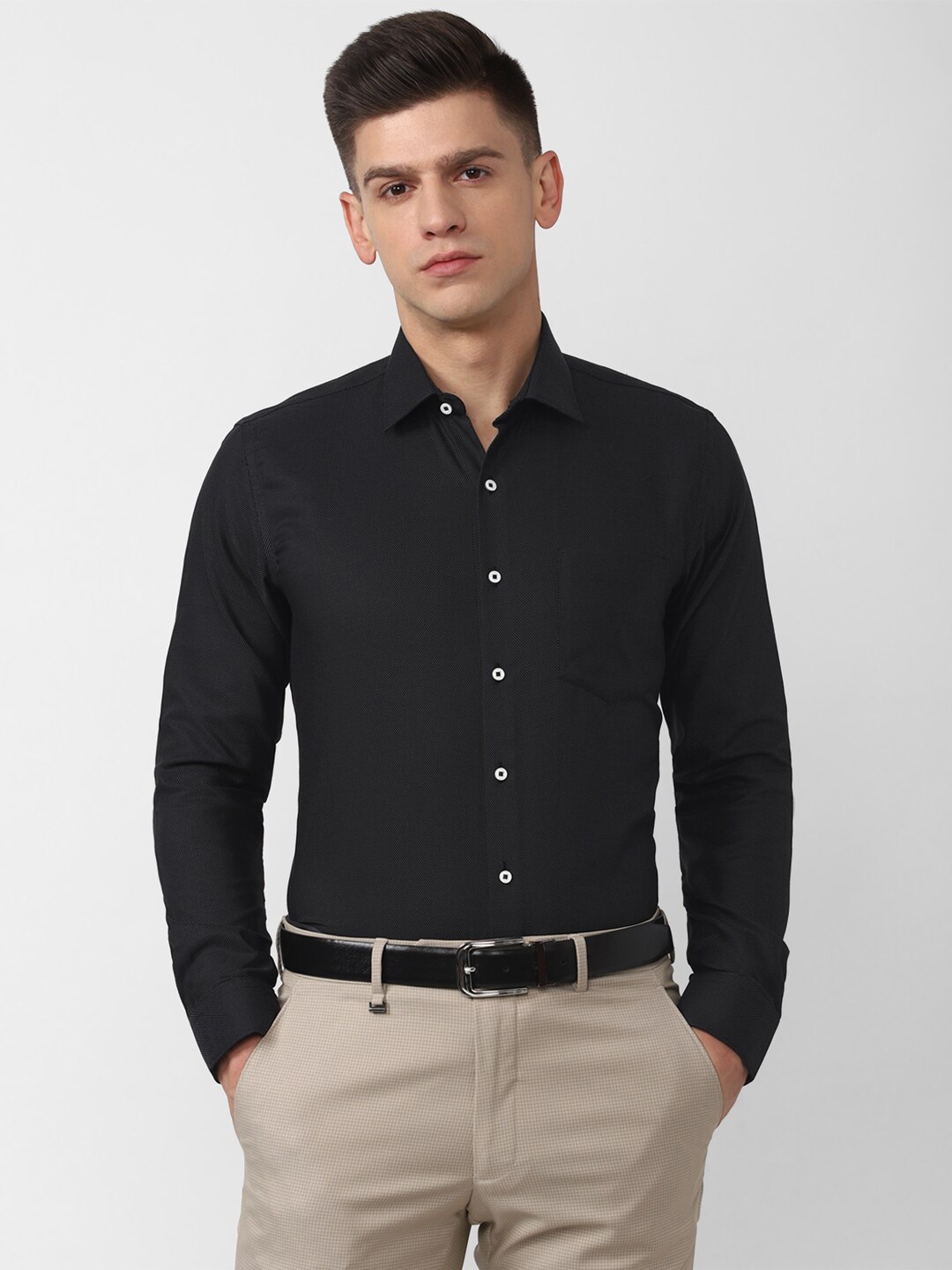 

Van Heusen Men Black Slim Fit Formal Shirt