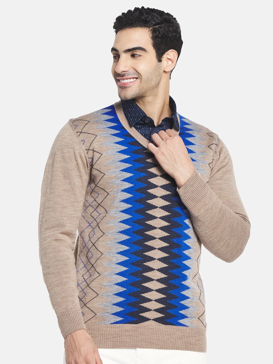 

Monte Carlo Men Beige & Blue Chevron Pullover