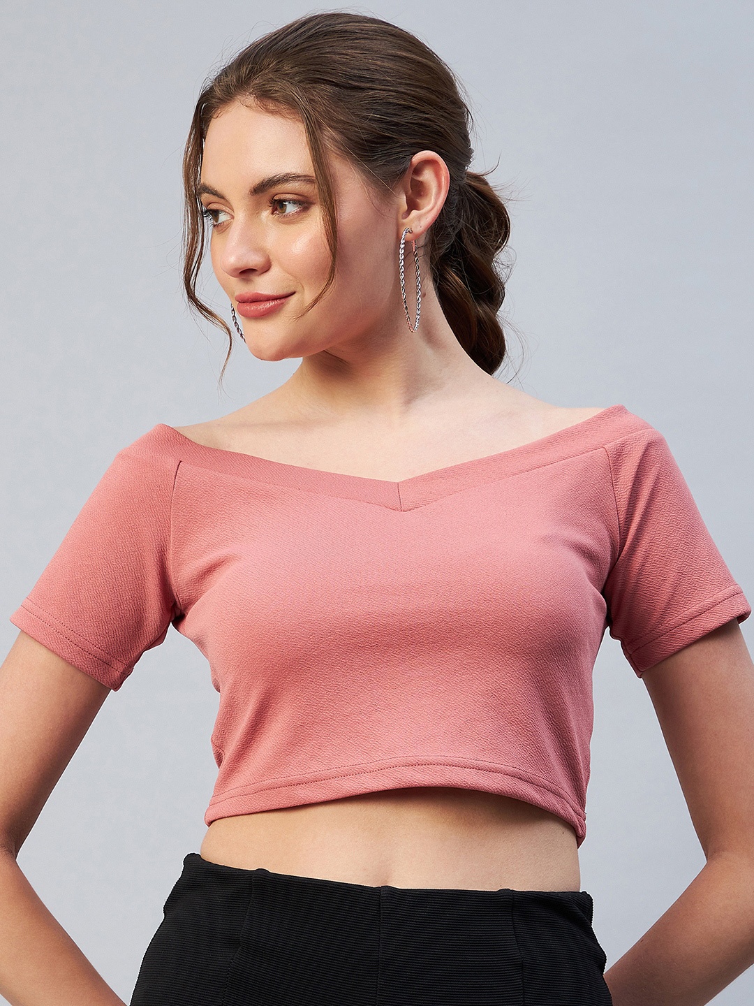 

Carlton London Peach-Coloured Solid Off-Shoulder Crop Top