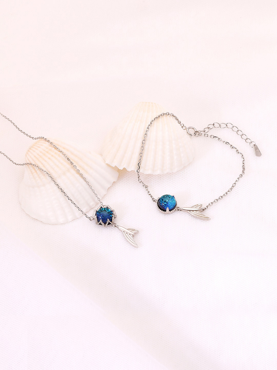 

GIVA Set of 2 92.5 Sterling Silver & Blue Stone-Studded Fin Design Bracelet & Necklace