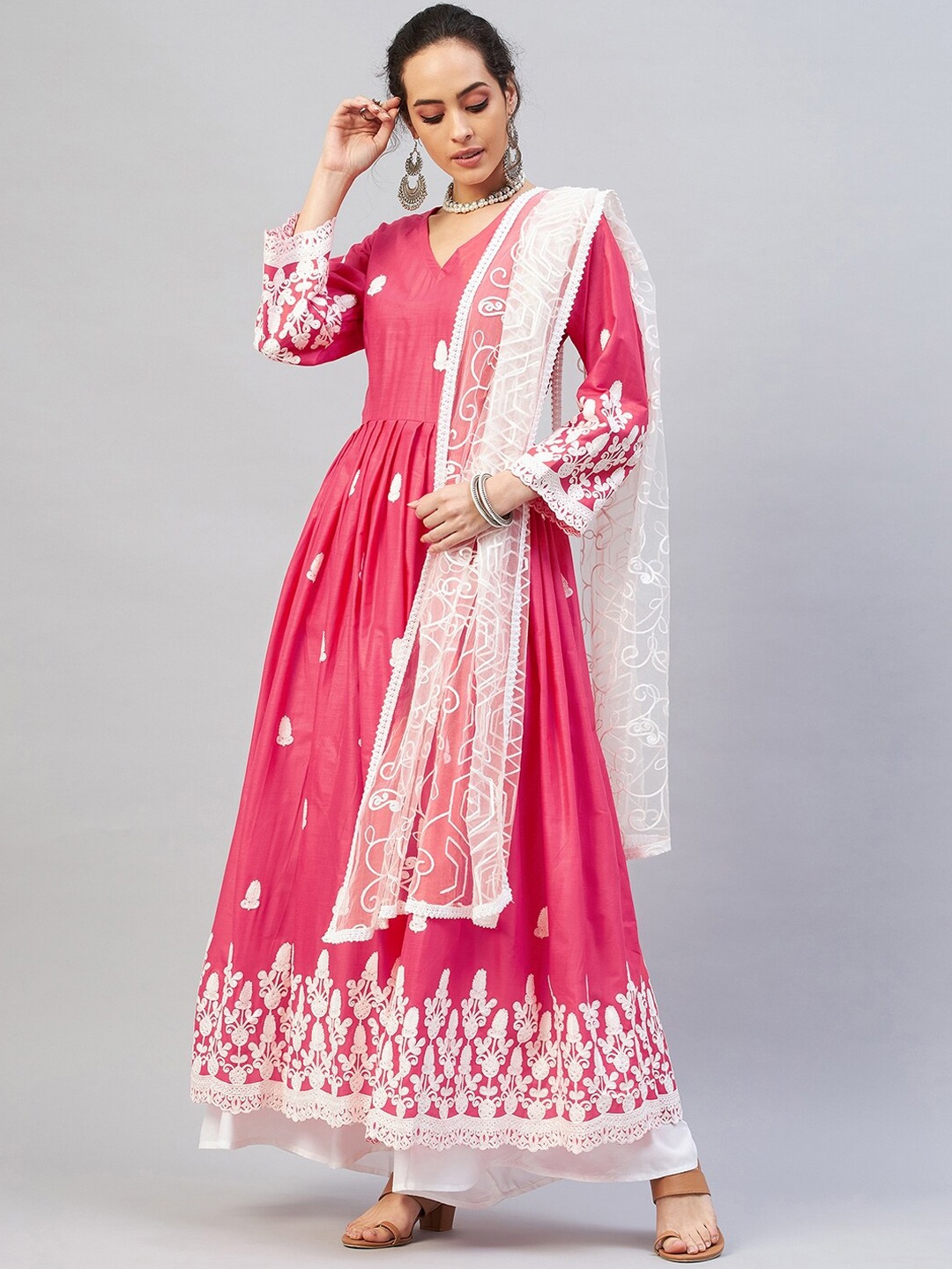 

InWeave Women Peach-Coloured Floral Embroidered Thread Work Pure Cotton Kurta with Palazzos & With Dupatta
