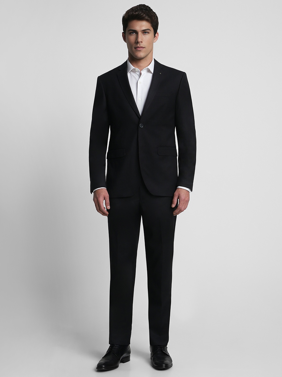 

Louis Philippe Men Black Solid Slim-Fit Single-Breasted Two-Piece Formal Suit