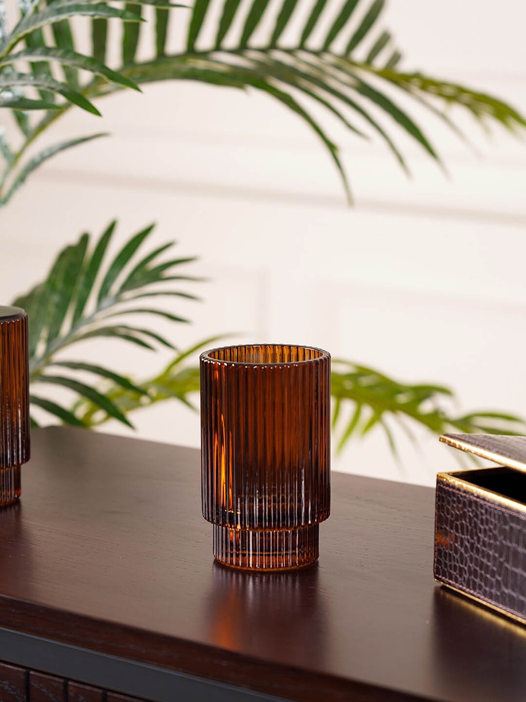 

Pure Home and Living Brown Textured Glass Toothbrush Holder